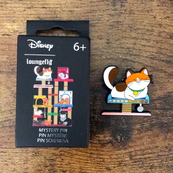 Disney Loungefly Mystery Cat House Tree Enamel Pin - Picture 1 of 2